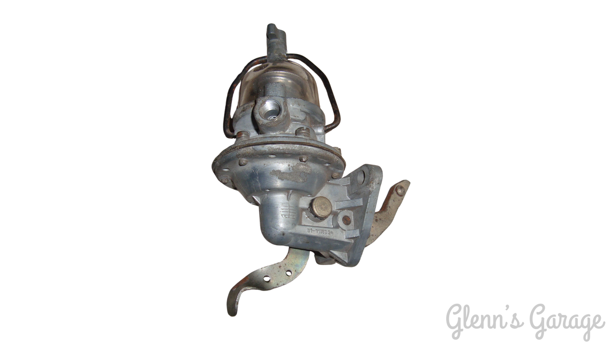 Benzinpumpe für GAZ 69 aus sowjetischer Produktion, weitere Produktansicht ⠋